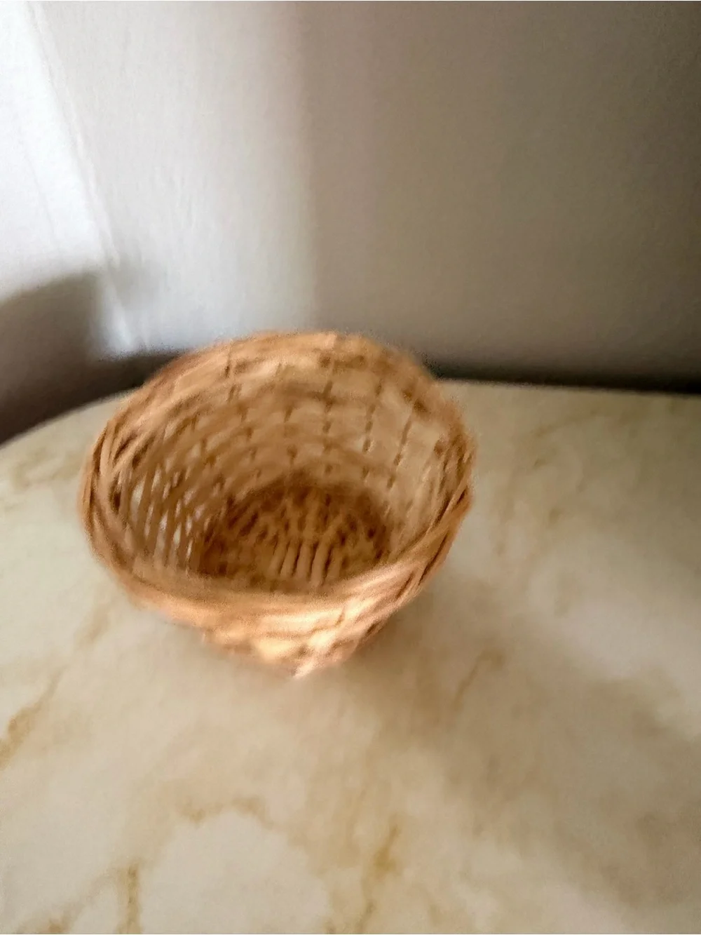 Unbranded Small Round Woven Wicker Basket – Like New Condition